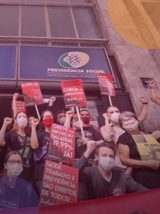Pessoas fazendo um protesto