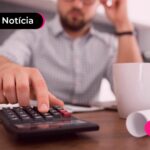 Pessoa renegociando dívidas com Serasa que está oferecendo descontos de até 99%.