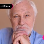Idoso com expressão fechada.