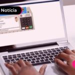Pessoa treinando para as votações de 2024 utilizando simulador de votação do TSE.
