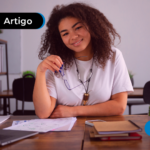 Jovem aprendiz sorrindo