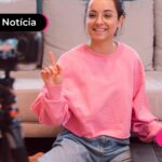 Jovem fazendo curso para virar influencer.
