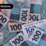 Cédulas de cem reais espalhadas