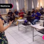 alunos em sala de aula de curso feito para segurados do INSS.