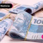notas de dinheiro.