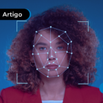 Pessoa fazendo biometria facial