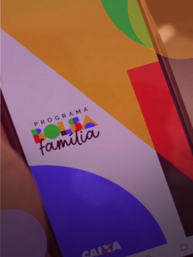 Celular com o app do Bolsa Família