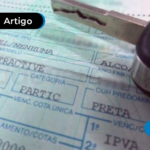 Imagem do IPVA de um carro e uma chave de carro