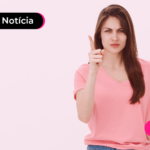 Jovem pensando sobre mudanças no abono salarial.