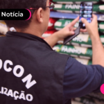 Fiscal do PROCON em loja durante a Black Friday.