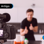 Pessoa gravando um vídeo