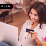 Pessoa comprando online.
