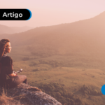 Pessoa contemplando a natureza e aproveitando um ano sábatico