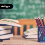 livros, cadernos e lápis escolares
