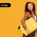 Mulher feliz descobrindo lugares baratos para viajar em sp