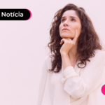 Jovem com expressão pensativa após ler notícia sobre novo valor de desconto do INSS.