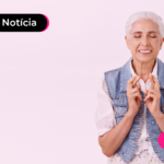 Pessoa de idade sorrindo.