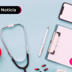 Aparelhos médicos e prancheta.