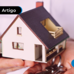 miniatura de uma casa representando uma permuta de imoveis