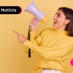 Mulher falando no megafone
