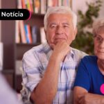 Pessoas de idade fazendo revisão da vida toda.