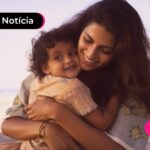 Pessoa abraçando criança de colo.
