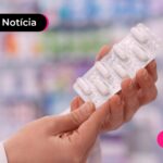 Pessoa em farmácia comprando medicamentos.