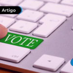 Pessoa aperta tecla vote