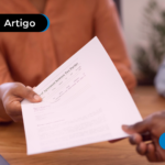 Pessoa segurando um afastamento