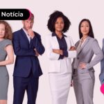 Grupo de pessoas posando para foto.