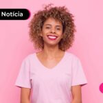 Mulher feliz com o novo credito do trabalhador