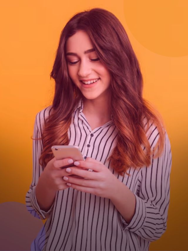 Mulher vendo no blog da meutudo qual o próximo passo para contratar o Consignado privado.