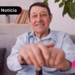 Idoso com expressão feliz