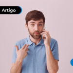 Homem em uma chamada no telefone.