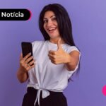 jovem feliz fazendo sinal de positivo