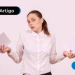 Pessoa em dúvida entre plano de saúde e seguro de vida.