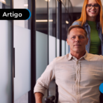 Homem com deficiência no seu trabalho.