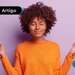 Mulher fazendo pose de meditação
