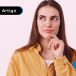 Mulher com expressão pensativa