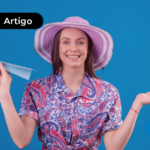 Mulher animada com as ferias