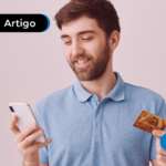 homem no celular