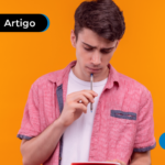 Jovem fazendo seu currículo.
