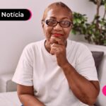 Pessoa de idade com expressão de dúvida.
