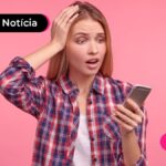 Jovem surpresa ao ler que faltam 10 horas para o fim das regras atuais do FGTS.