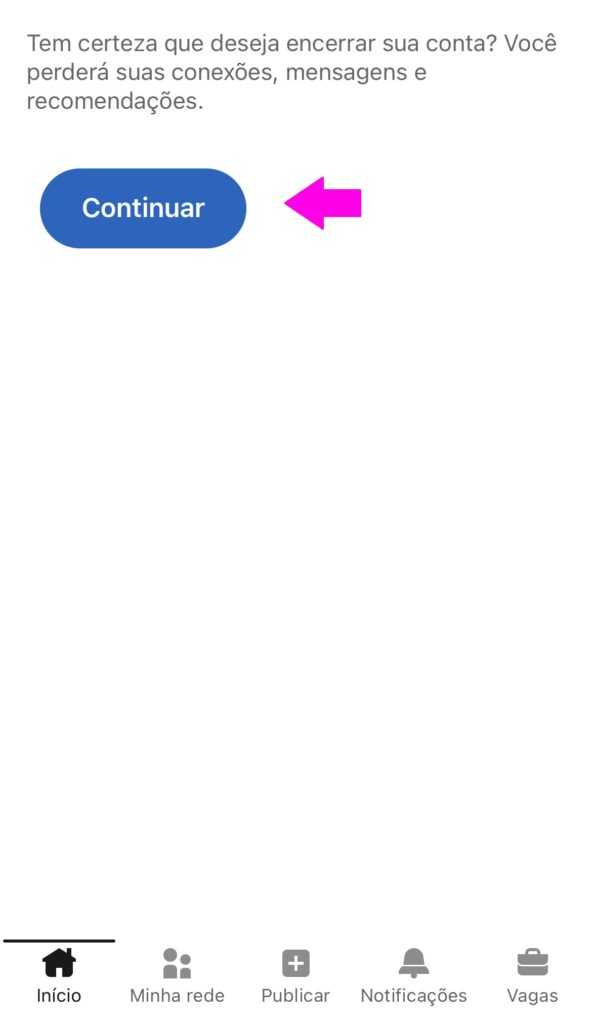 Tela de confirmação do LinkedIn no iPhone mostrando o botão azul “Continuar”, destacado por uma seta rosa, para finalizar o processo de exclusão da conta.