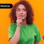 Pessoa com mão no queixo e expressão de dúvida.