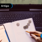 pessoa fazendo sua reserva financeira