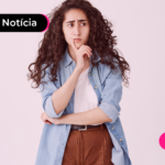 Pessoa com a mão no queixo e expressão de dúvida.