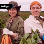 Pessoas trabalhando em área rural.