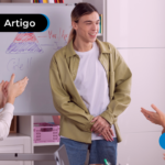 Pessoas conversando e interagindo.